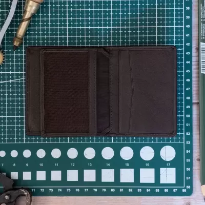 Małe brązowe Eleganckie Etui męskie Skórzane na Karty Kredytowe SH-127 - 4