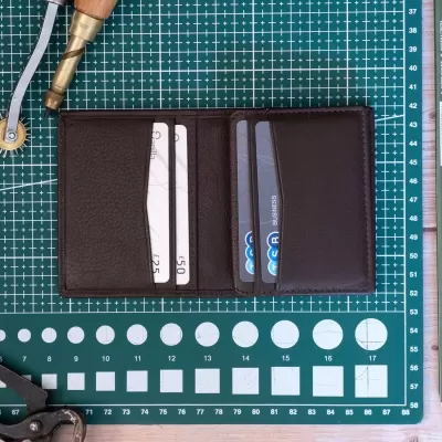 Małe brązowe Eleganckie Etui męskie Skórzane na Karty Kredytowe SH-127 - 8