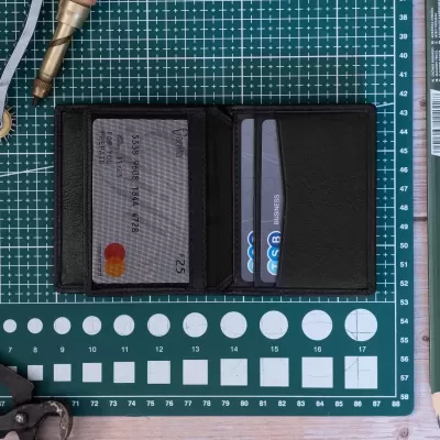 Małe czarne Eleganckie Etui męskie Skórzane na Karty Kredytowe SH-127 - 1