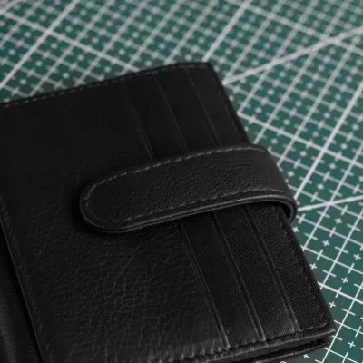 Małe Rozkładane Czarne Etui Skórzane Męskie na Karty i Dokumenty SH-12 - 4