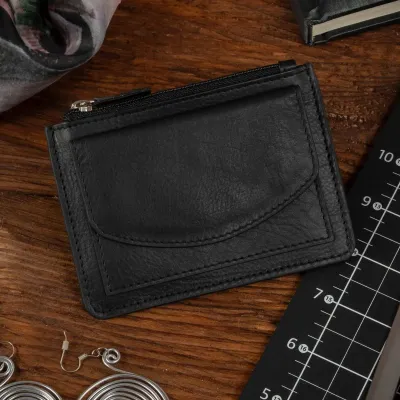 Małe czarne Etui damskie skórzane z Łańcuszkiem na Karty Dokumenty 2165 - 7