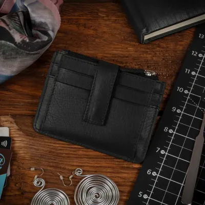 Małe czarne Etui damskie skórzane z Łańcuszkiem na Karty Dokumenty 2165 - 8