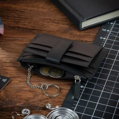 Małe czarne Etui damskie skórzane z Łańcuszkiem na Karty Dokumenty 2165 - 6